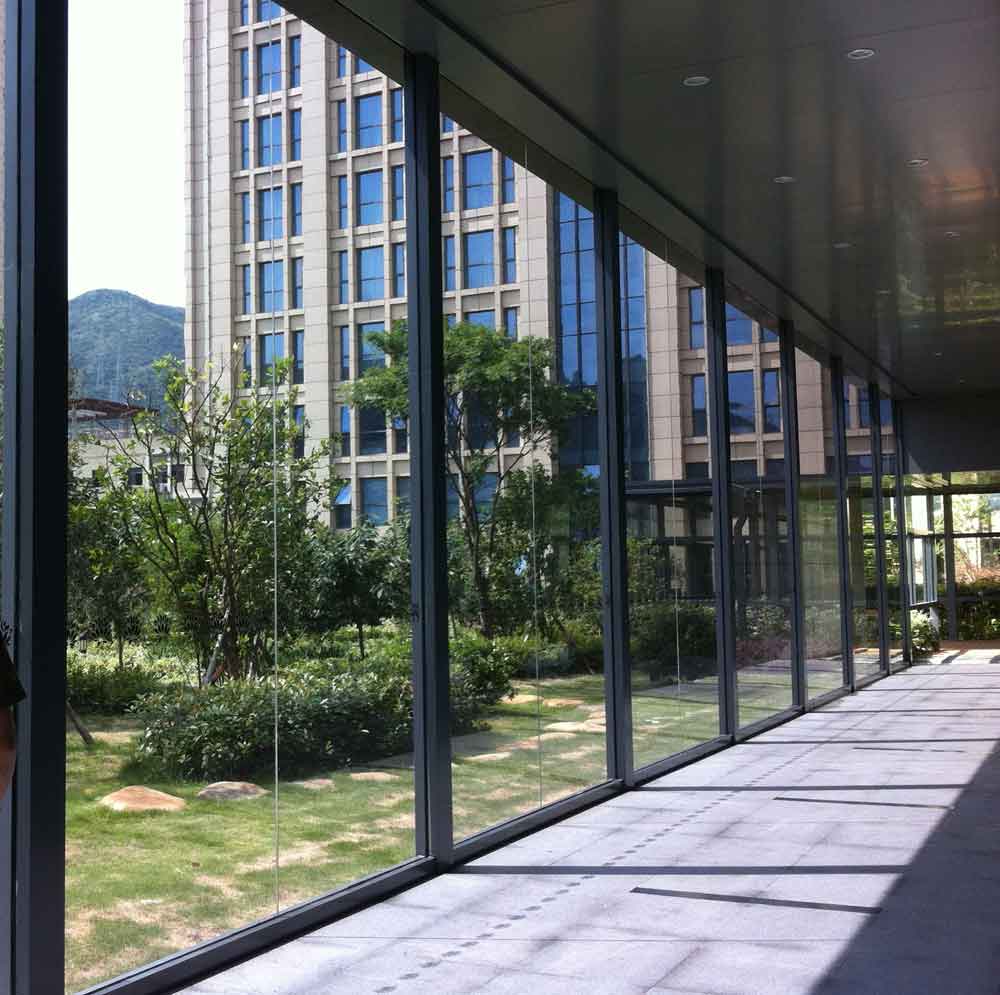 玻璃幕墻和落地玻璃